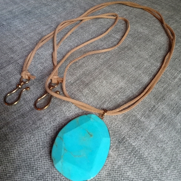 Jewelry - Big teardrop necklace in turquoise